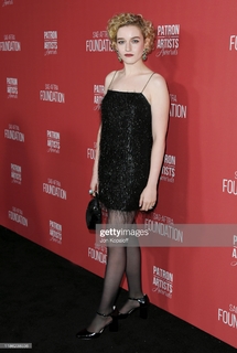 Julia Garner feet photo thumbnail