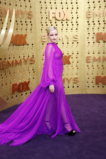 Julia Garner feet photo thumbnail
