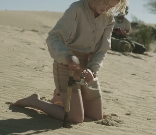 Julia Garner feet photo thumbnail