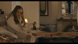 Julia Garner feet photo thumbnail