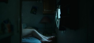 Julia Garner feet photo thumbnail