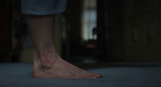 Julia Garner feet photo thumbnail