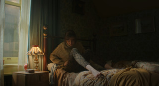 Julia Garner feet photo thumbnail