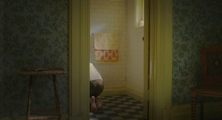 Julia Garner feet photo thumbnail