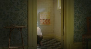 Julia Garner feet photo thumbnail