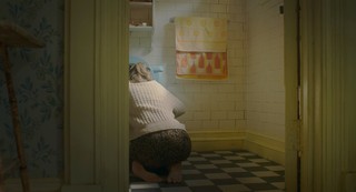 Julia Garner feet photo thumbnail