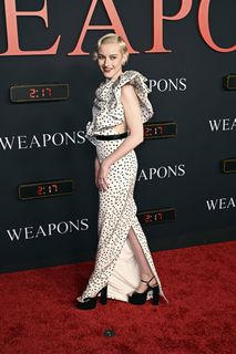 Julia Garner feet photo thumbnail