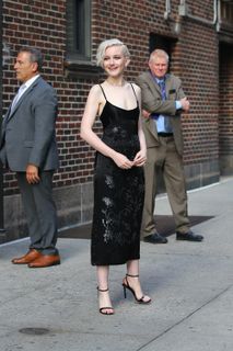 Julia Garner feet photo thumbnail