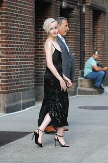 Julia Garner feet photo thumbnail