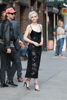 Julia Garner feet photo thumbnail
