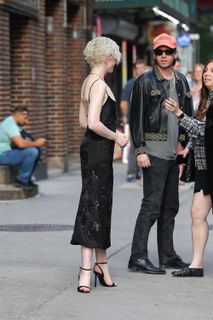 Julia Garner feet photo thumbnail