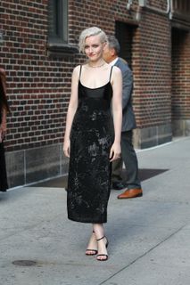 Julia Garner feet photo thumbnail