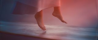 Julia Garner feet photo thumbnail