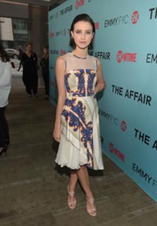 Julia Goldani Telles feet photo 18
