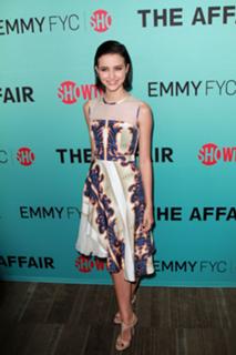 Julia Goldani Telles feet photo 12