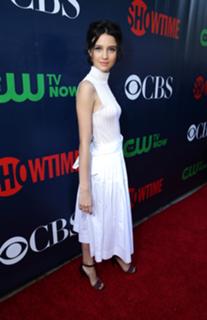 Julia Goldani Telles feet photo 11