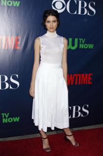 Julia Goldani Telles feet photo 9