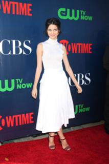 Julia Goldani Telles feet photo 8