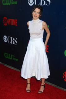 Julia Goldani Telles feet photo 7