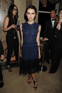 Julia Goldani Telles feet photo 20