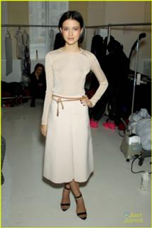 Julia Goldani Telles feet photo 19