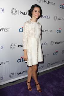 Julia Goldani Telles feet photo 12