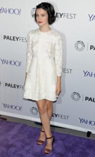 Julia Goldani Telles feet photo 9