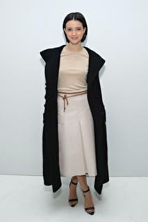 Julia Goldani Telles feet photo 2