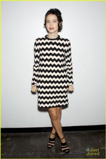 Julia Goldani Telles feet photo 1