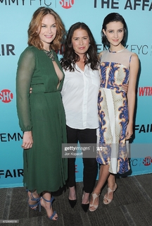 Julia Goldani Telles feet photo 4