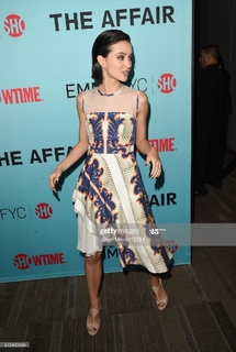 Julia Goldani Telles feet photo 2
