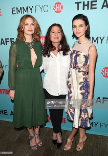 Julia Goldani Telles feet photo 18