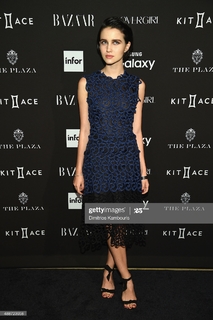 Julia Goldani Telles feet photo 9