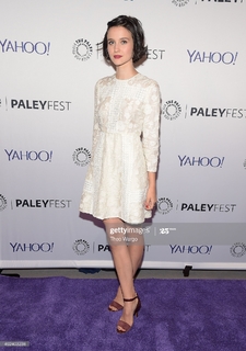 Julia Goldani Telles feet photo 7