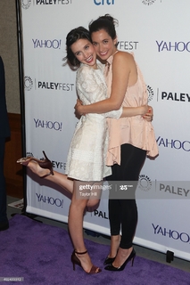 Julia Goldani Telles feet photo 4