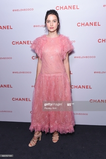 Julia Goldani Telles feet photo 16