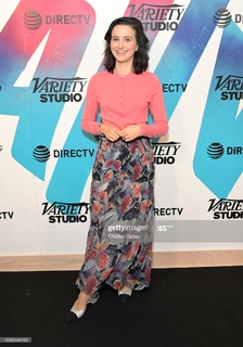 Julia Goldani Telles feet photo 12