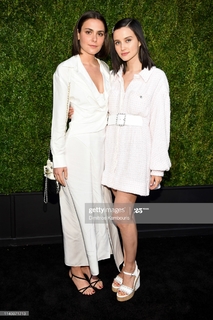 Julia Goldani Telles feet photo 4