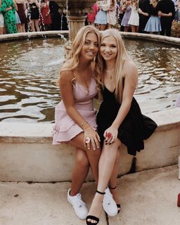 Julia Hart feet photo 1