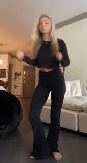 Julia Hart feet photo 4