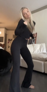 Julia Hart feet photo 3