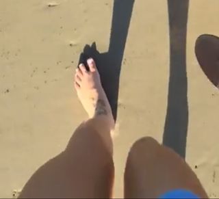 Julia Hart feet photo 8
