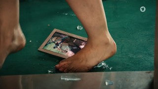 Julia Hartmann feet photo 3
