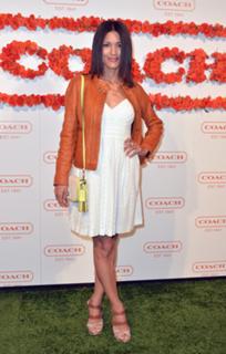 Julia Jones feet photo thumbnail