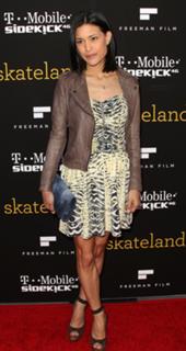 Julia Jones feet photo thumbnail