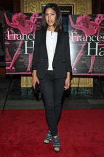 Julia Jones feet photo thumbnail