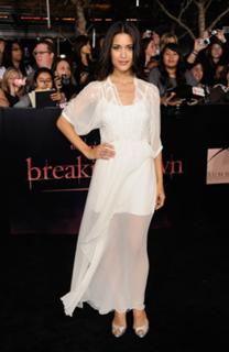 Julia Jones feet photo thumbnail