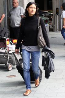 Julia Jones feet photo thumbnail