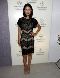 Julia Jones feet photo thumbnail