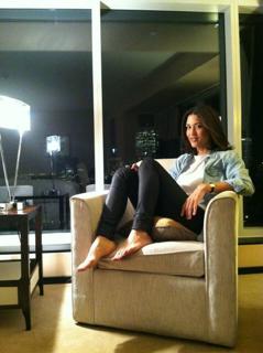 Julia Jones feet photo thumbnail